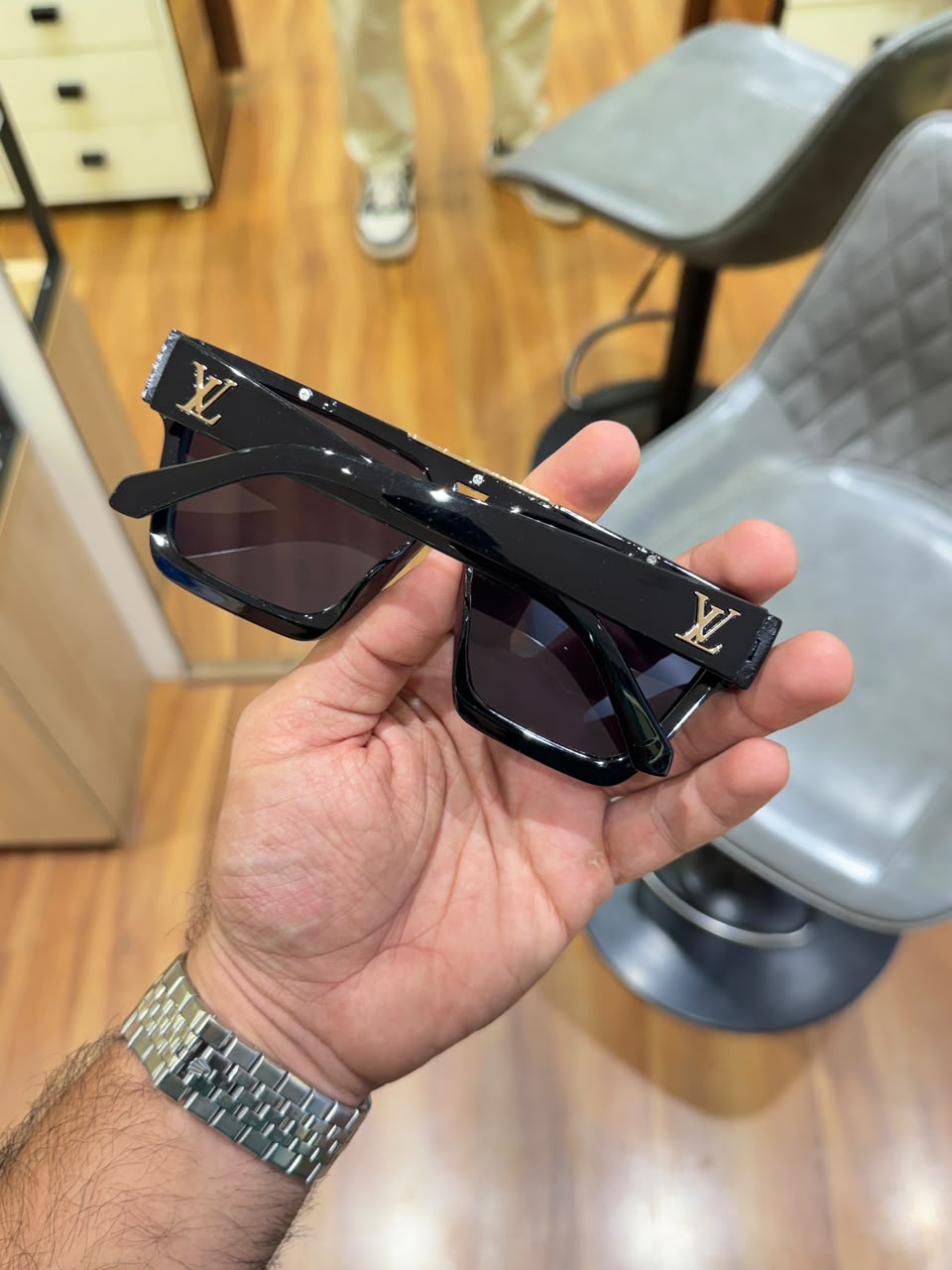 louis vuittion 1502 black gold