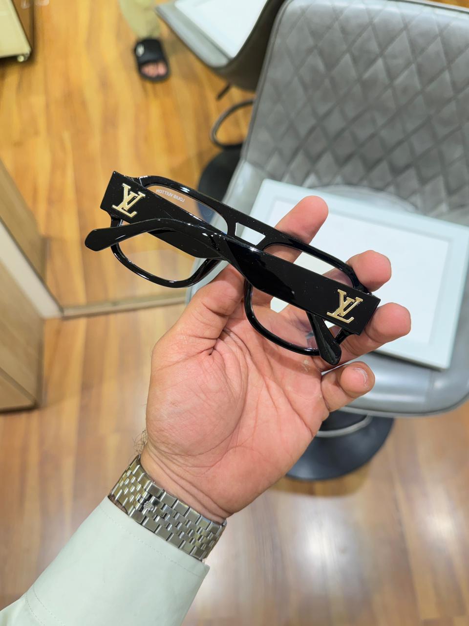 louis vuittion 6007 black plano