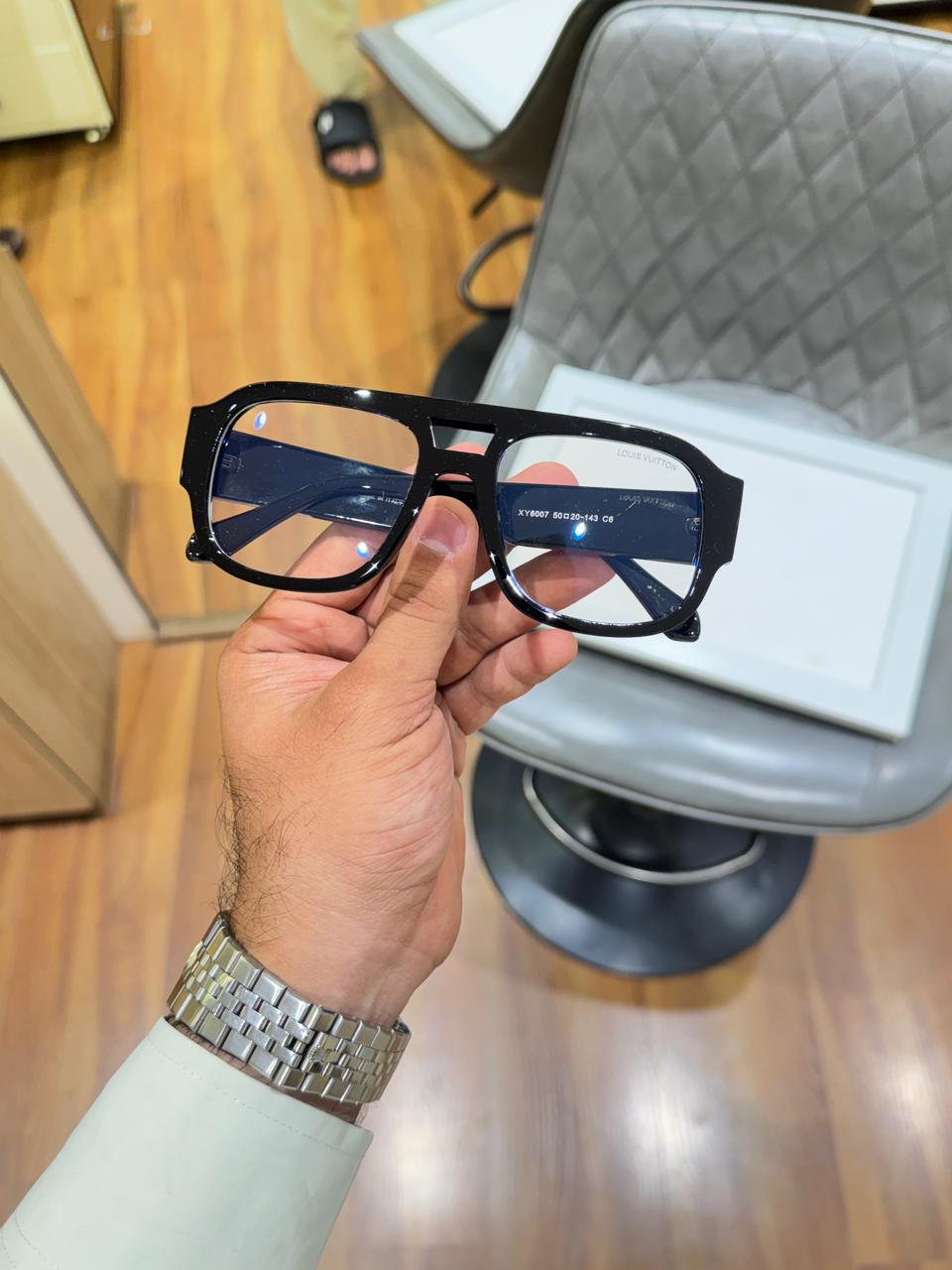 louis vuittion 6007 black plano