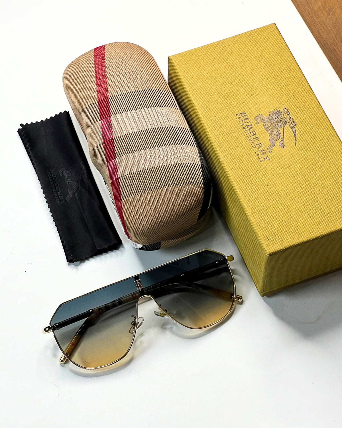burberry 23068 sea green