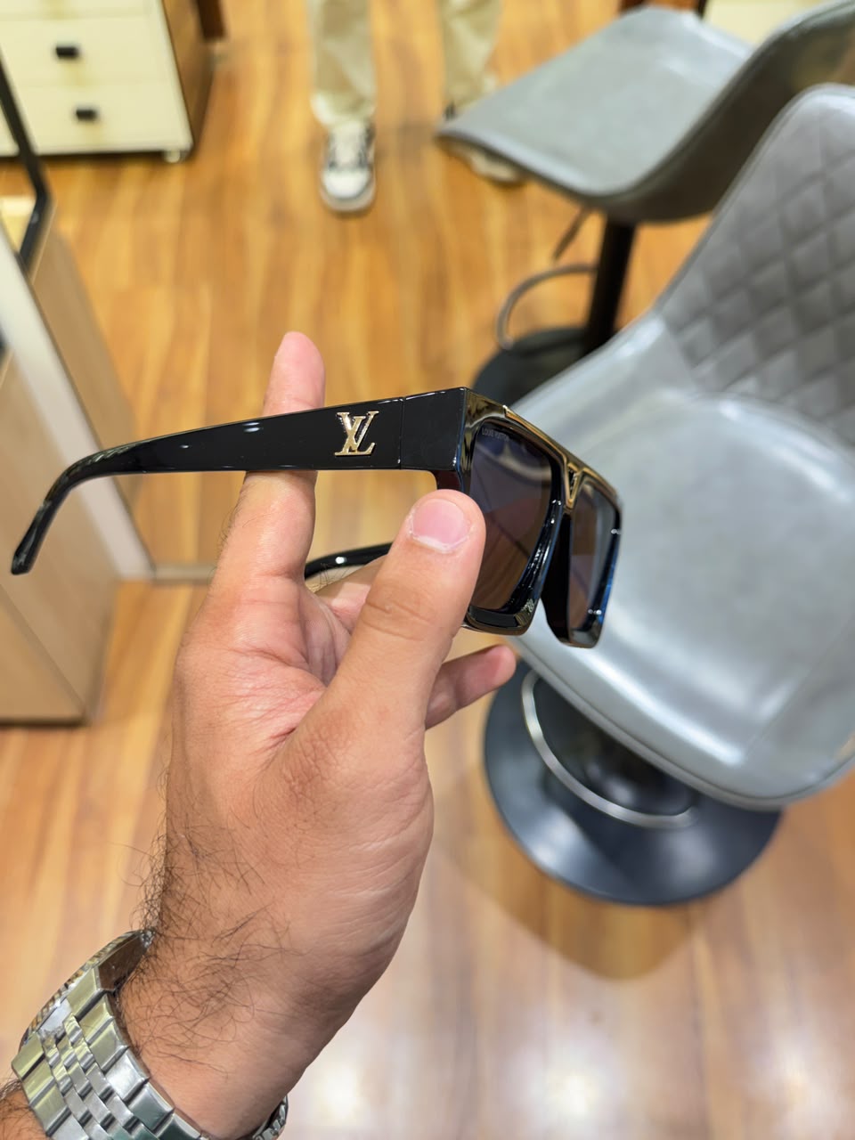 louis vuittion 1502 black gold