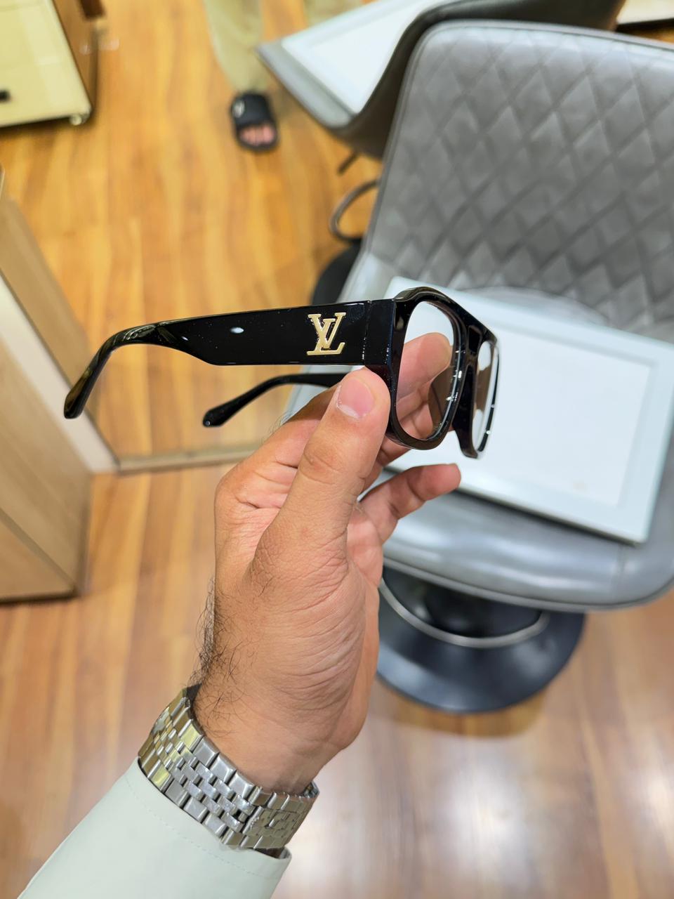 louis vuittion 6007 black plano