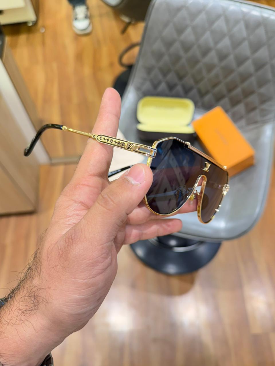 louis vuitton 22295 gold black