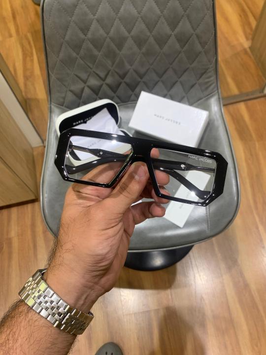 Marc_jacobs_kuboraum_new_black_plano