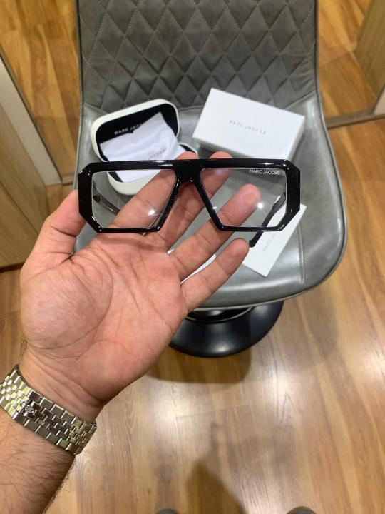 Marc_jacobs_kuboraum_new_black_plano