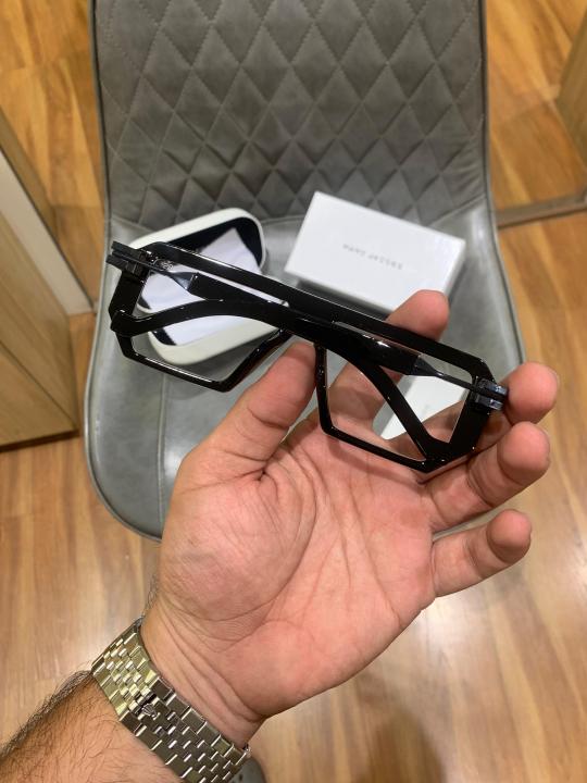 Marc_jacobs_kuboraum_new_black_plano