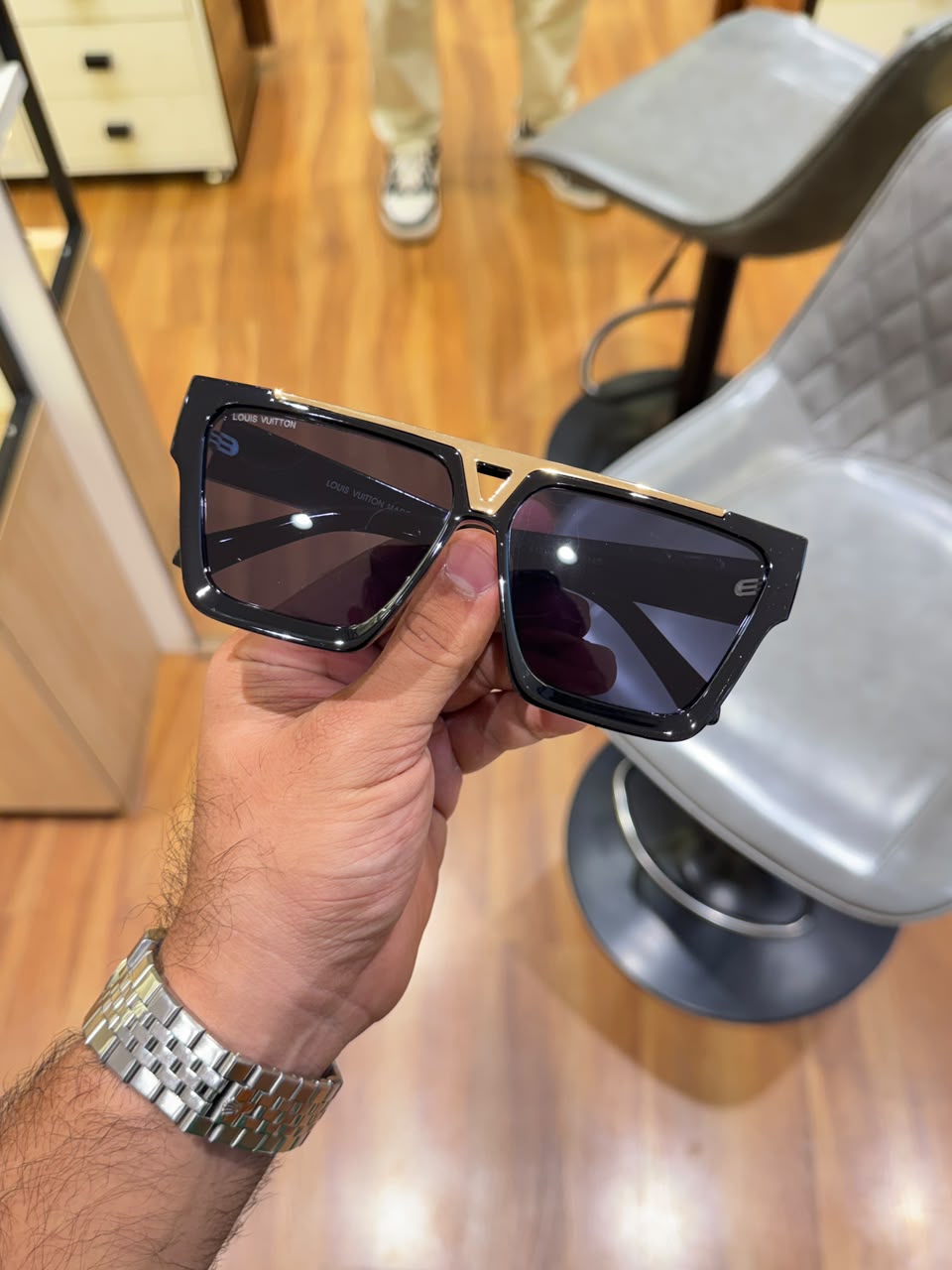 louis vuittion 1502 black gold