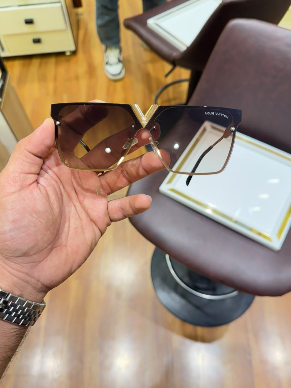 Louis vuitton V cut gold brown