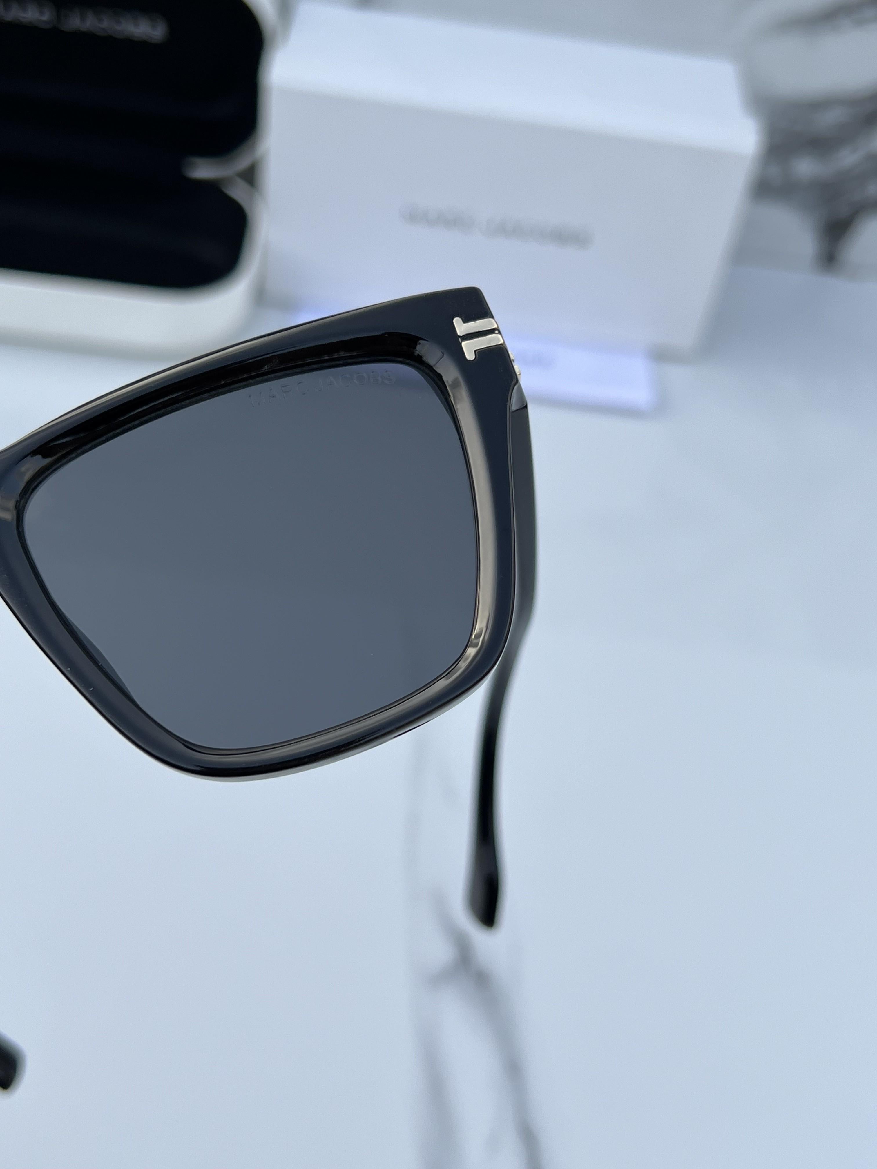 marc jacobs 1002 black