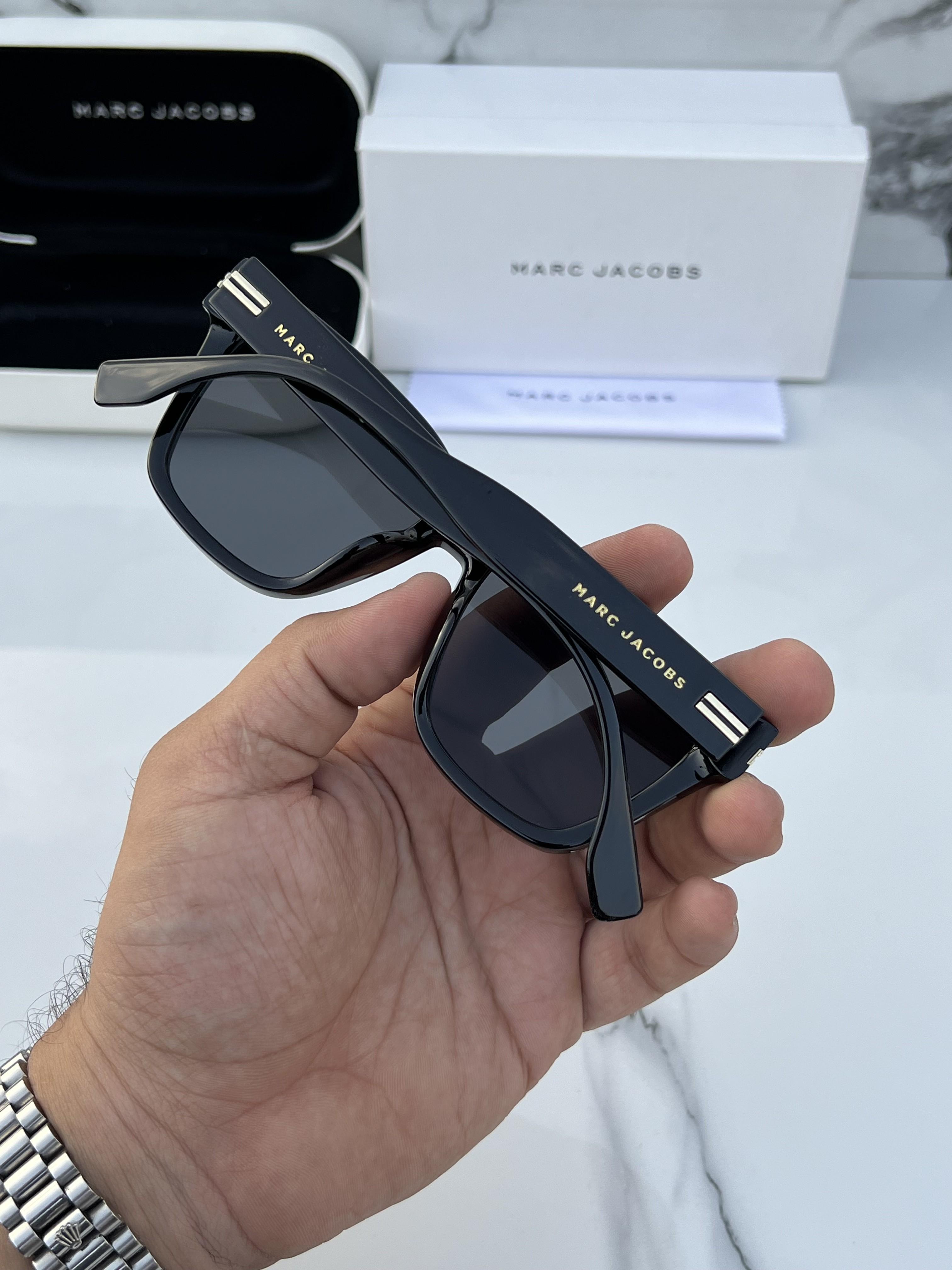 marc jacobs 1002 black
