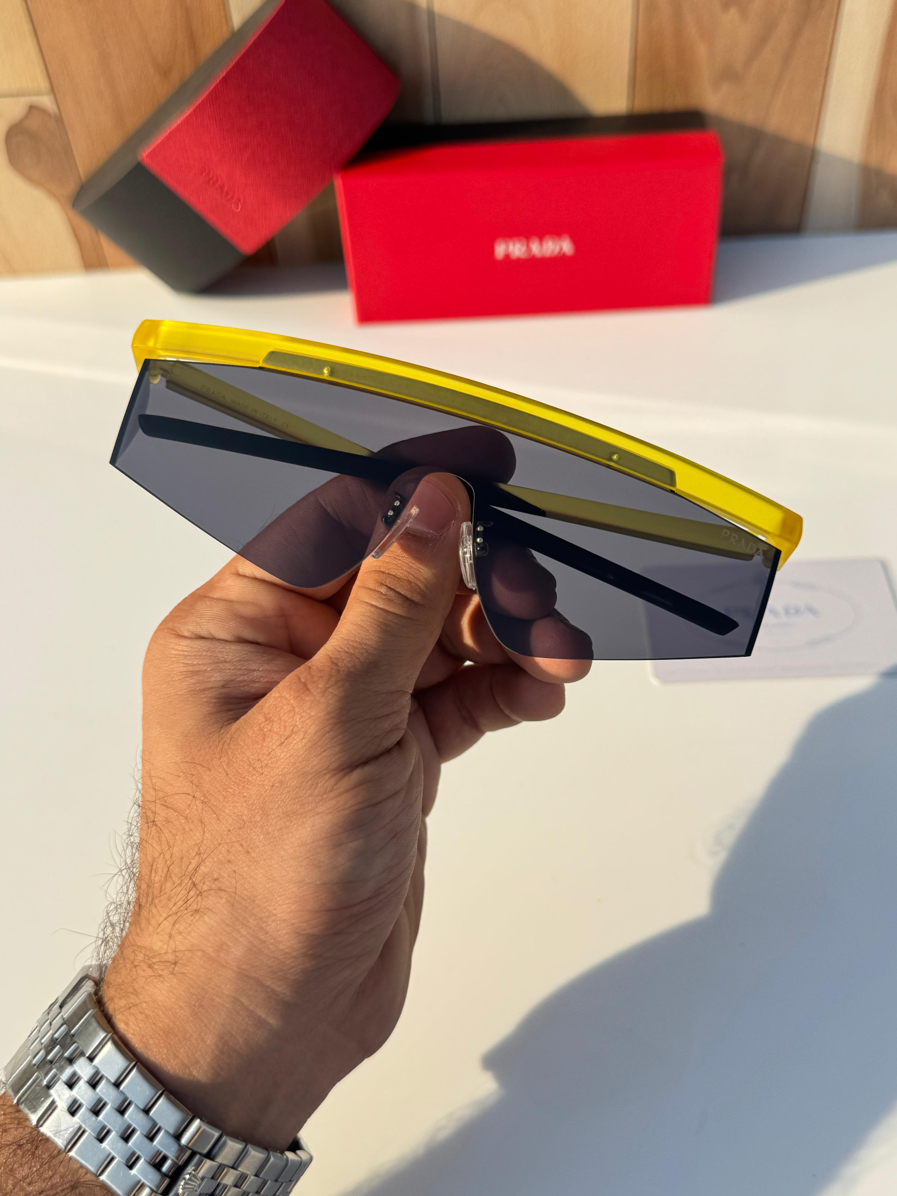 prada_217_yellow_black