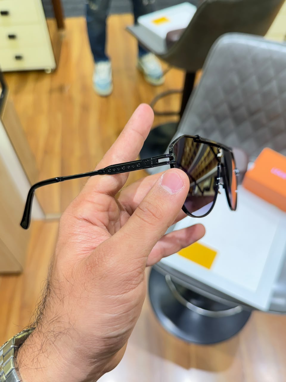 louisvuitton 22295 black shaded