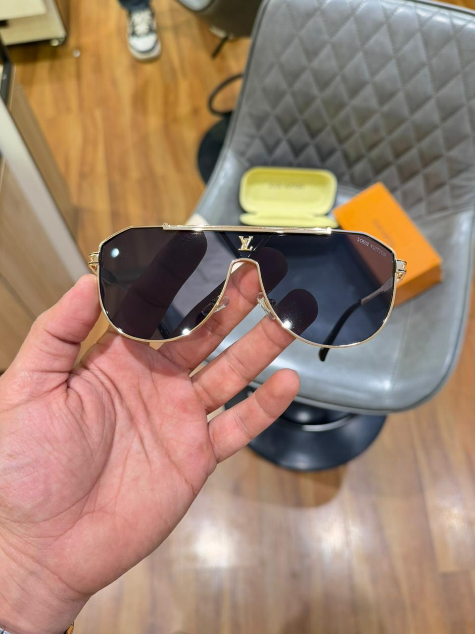 louis vuitton 22295 gold black