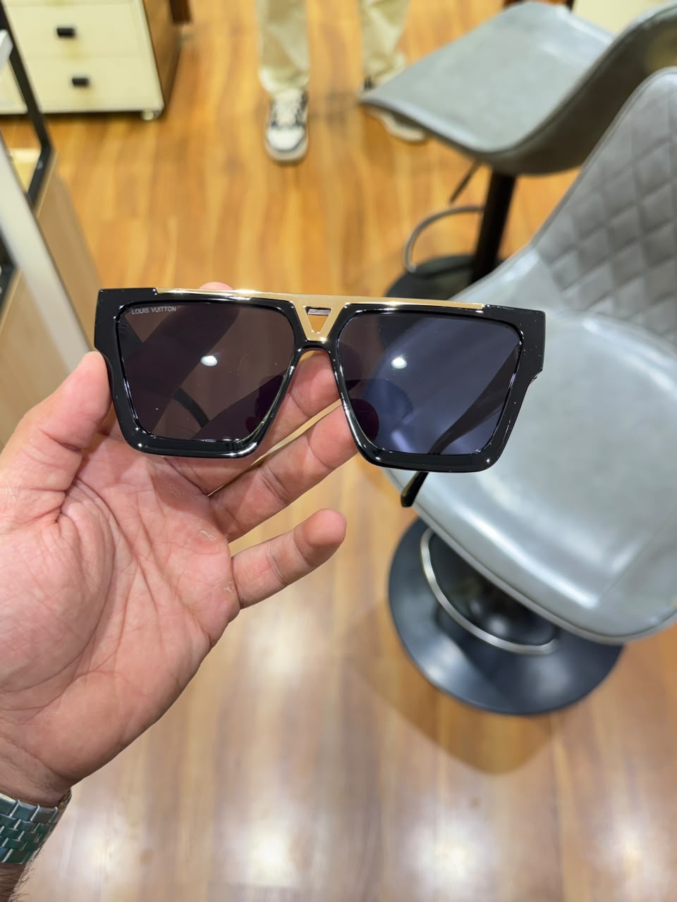 louis vuittion 1502 black gold