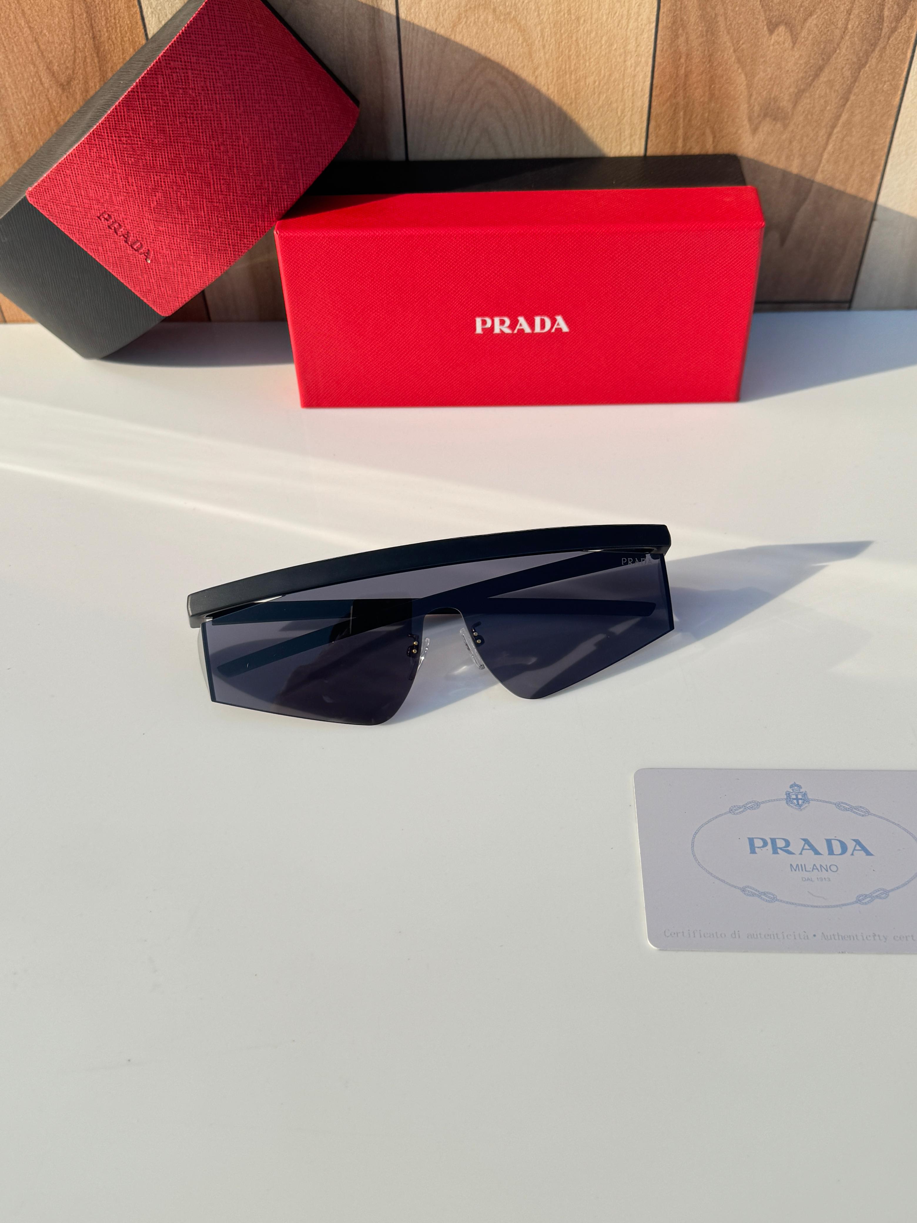 prada_217_black