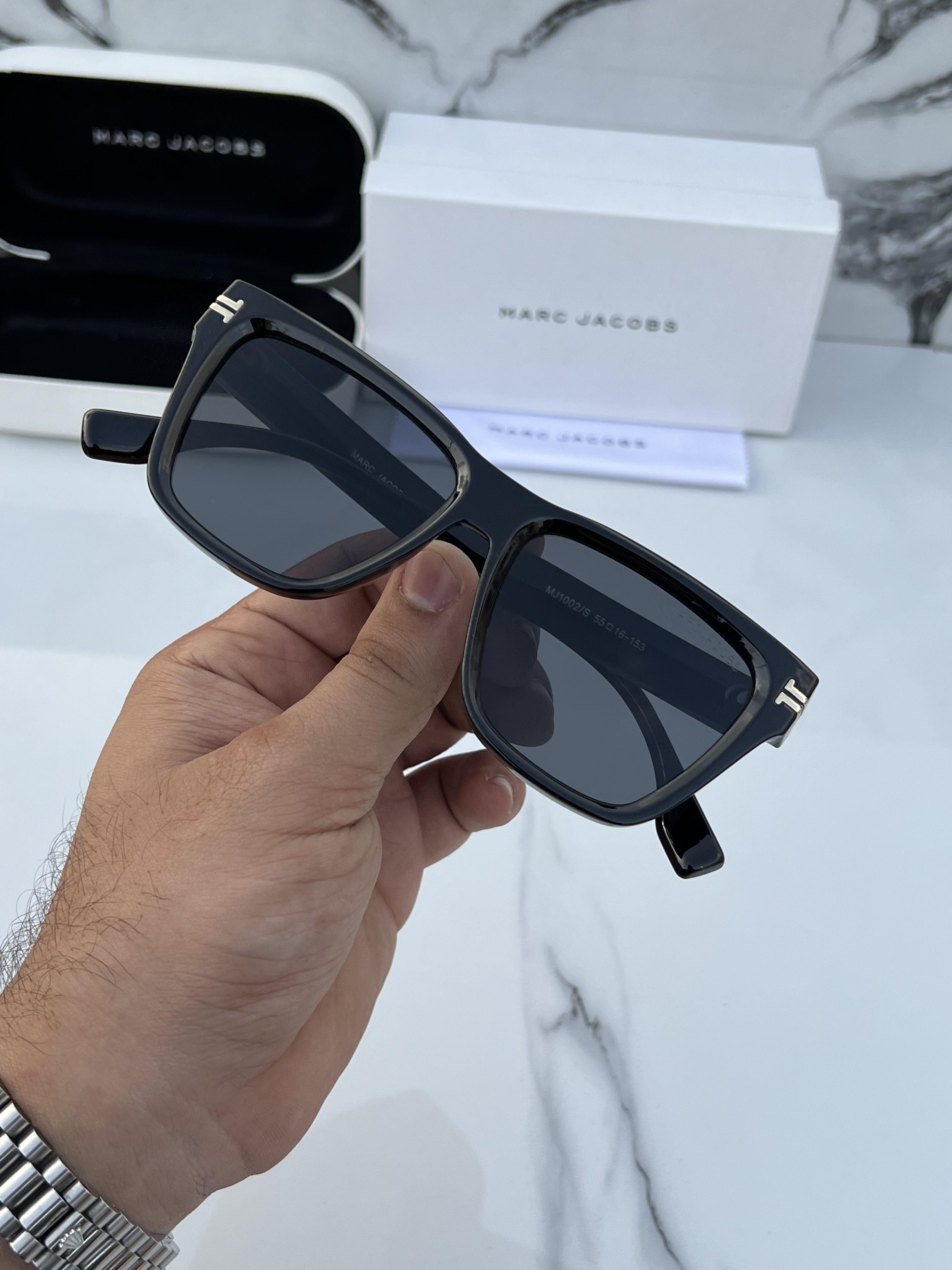 marc jacobs 1002 black