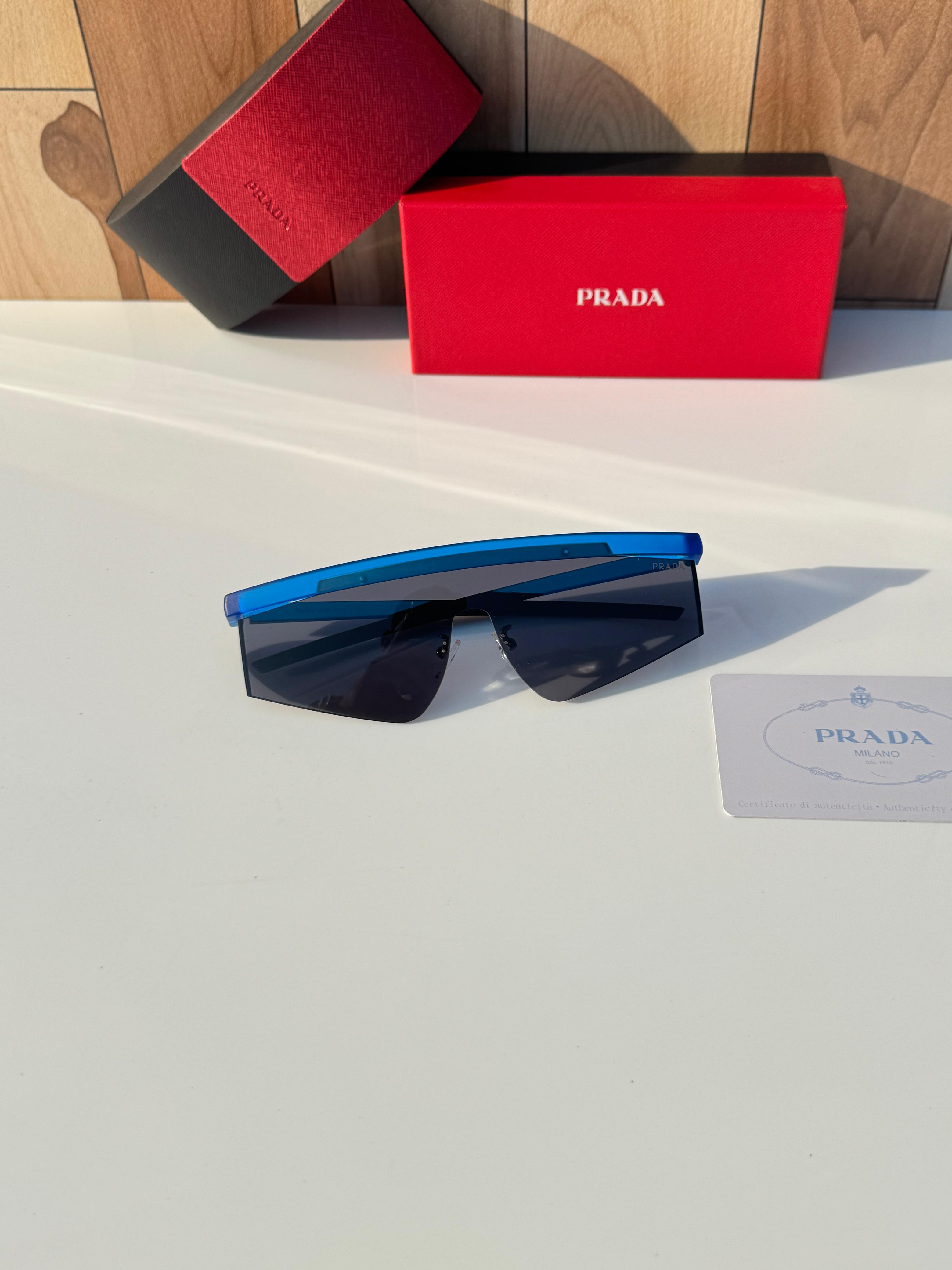 prada_217_blue