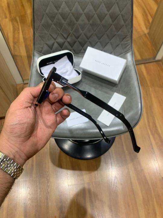 Marc_jacobs_kuboraum_new_black_plano